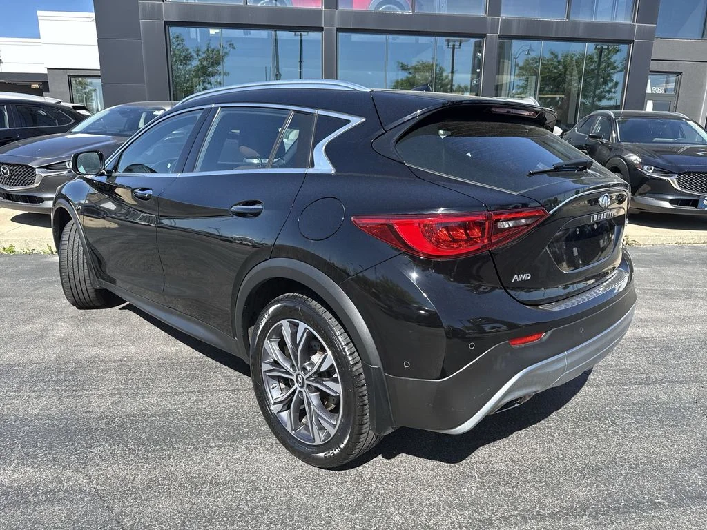 Used 2017 Black INFINITI Premium image 9