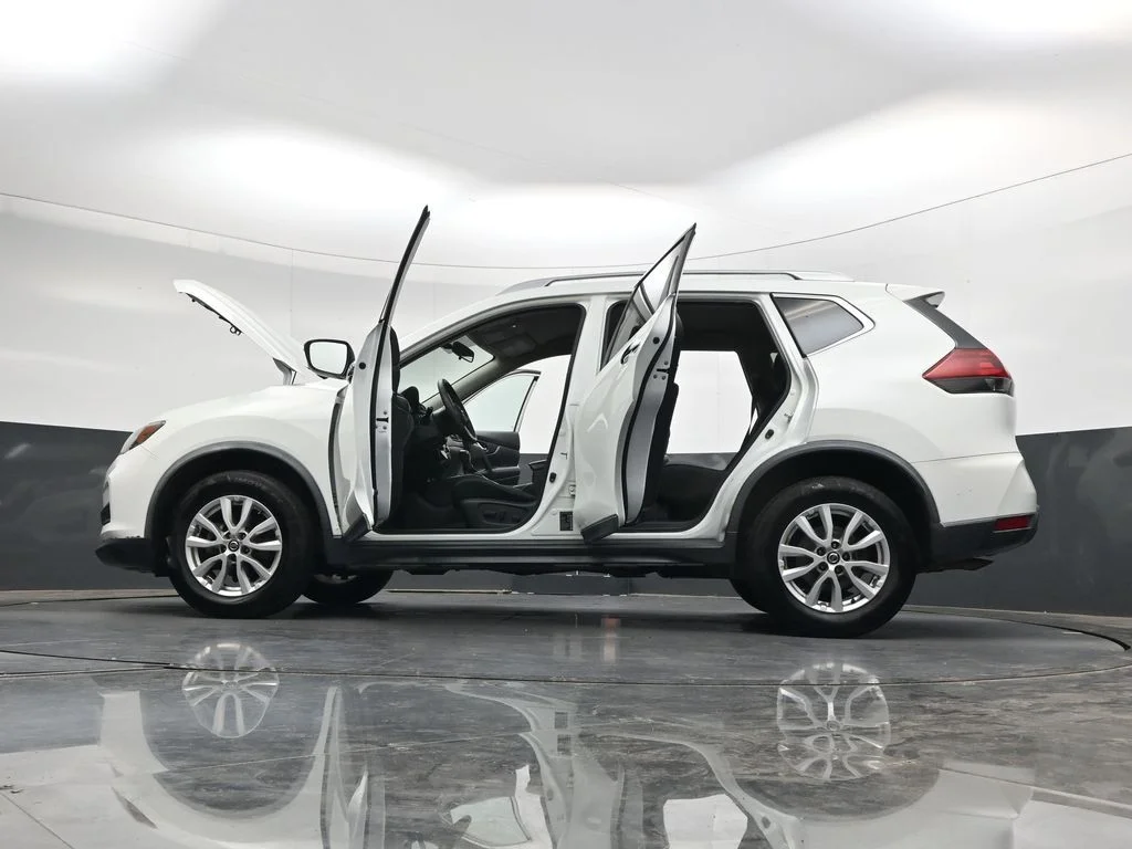 Used 2018 Glacier White Nissan SV image 39