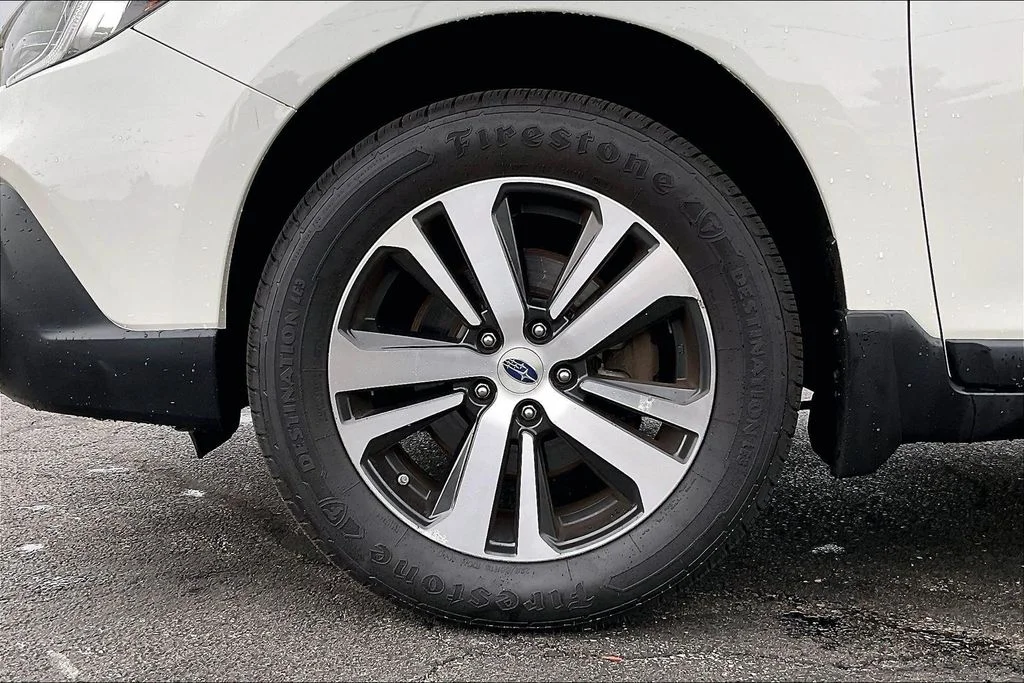 Used 2018 White Subaru 2.5i image 10