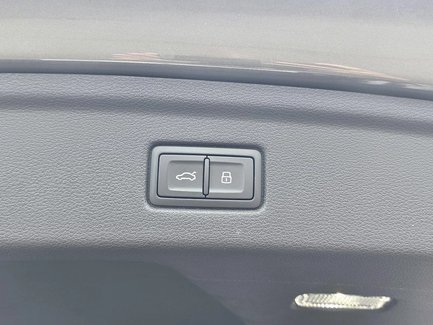 Used 2025  Audi S line Premium image 33