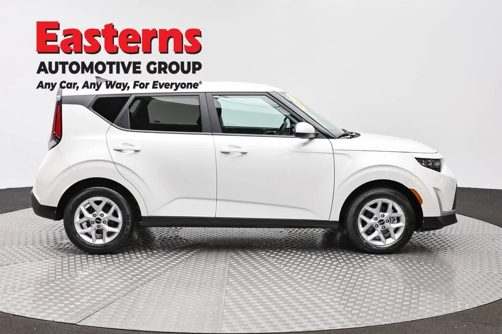 Used 2024 White Kia LX image 4