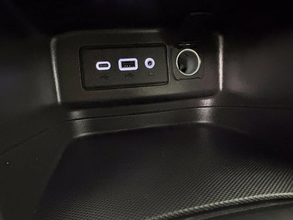 Used 2024 White Chevrolet LT image 32