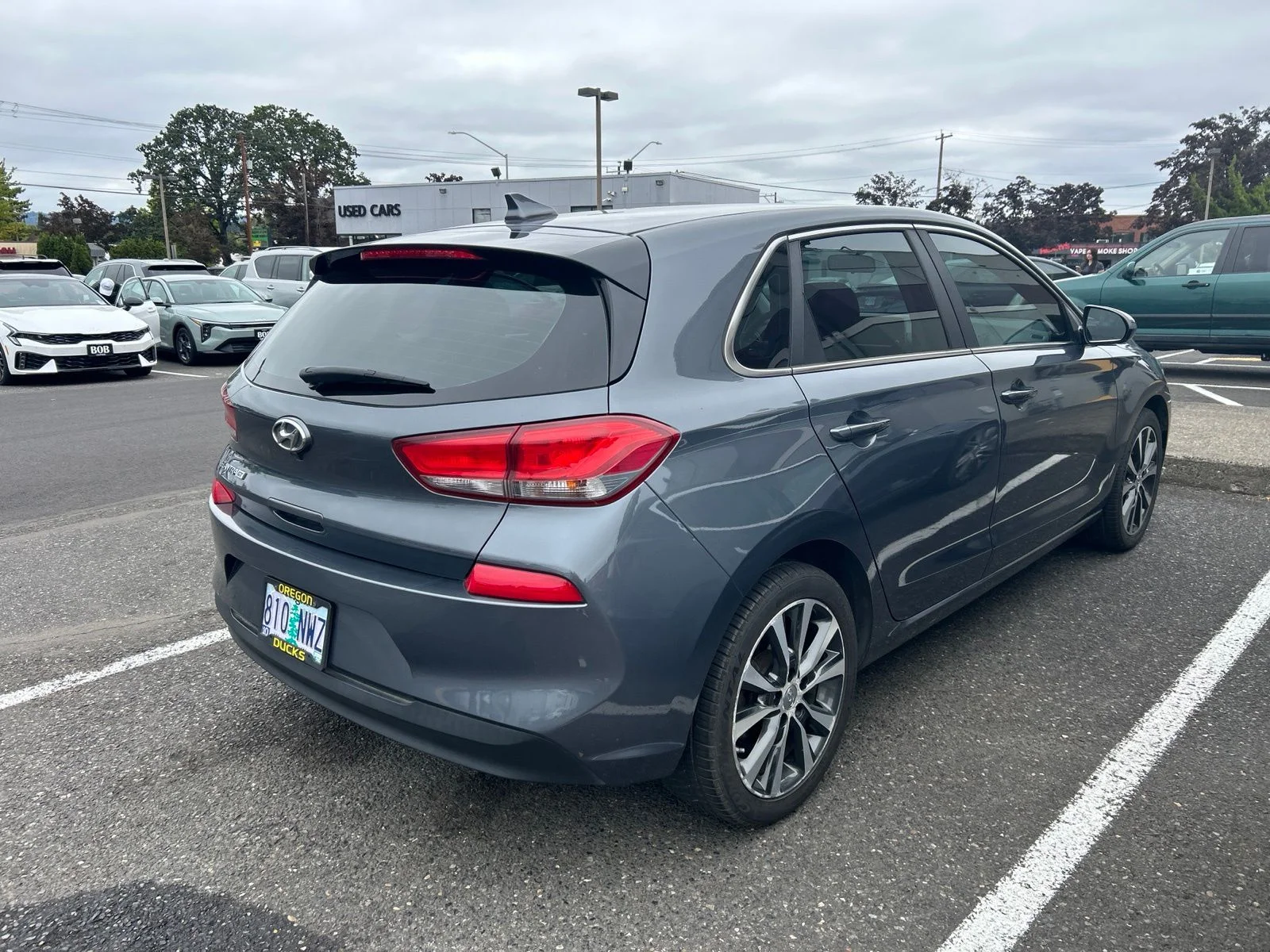 Used 2018 Summit White Hyundai Base image 3