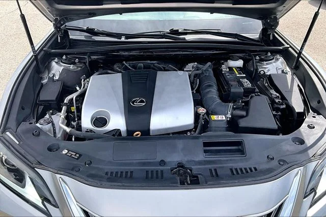 Used 2020 Silver Lexus 350 Luxury image 9