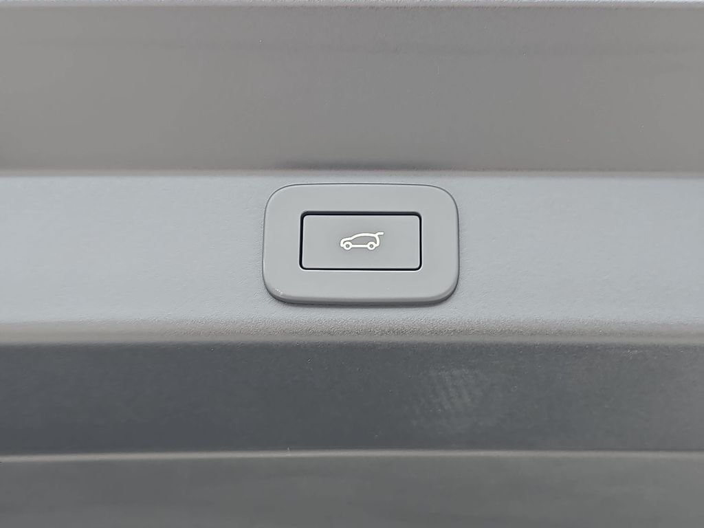 New 2026 Obsidian Black in Gloss Finish Land Rover Autobiography image 14