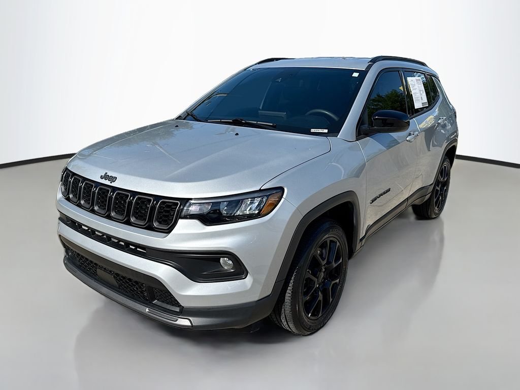 Certified Used 2026 Silver Zynith Metallic Clearcoat Jeep Latitude Altitude image 4
