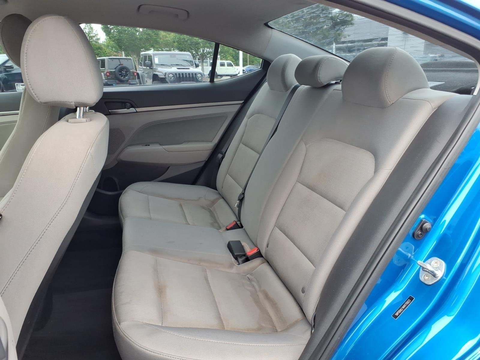 Used 2017 Electric Blue Hyundai SE image 18