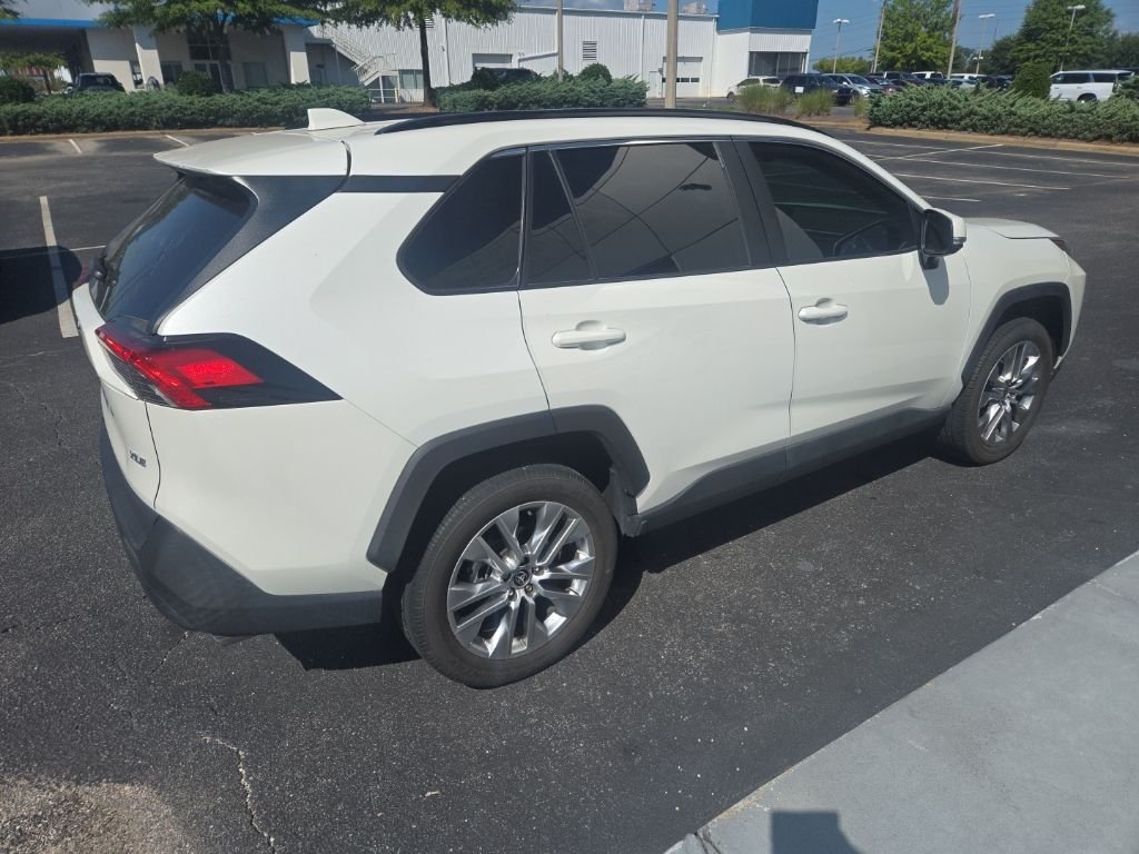 Used 2022 White Toyota XLE Premium image 2