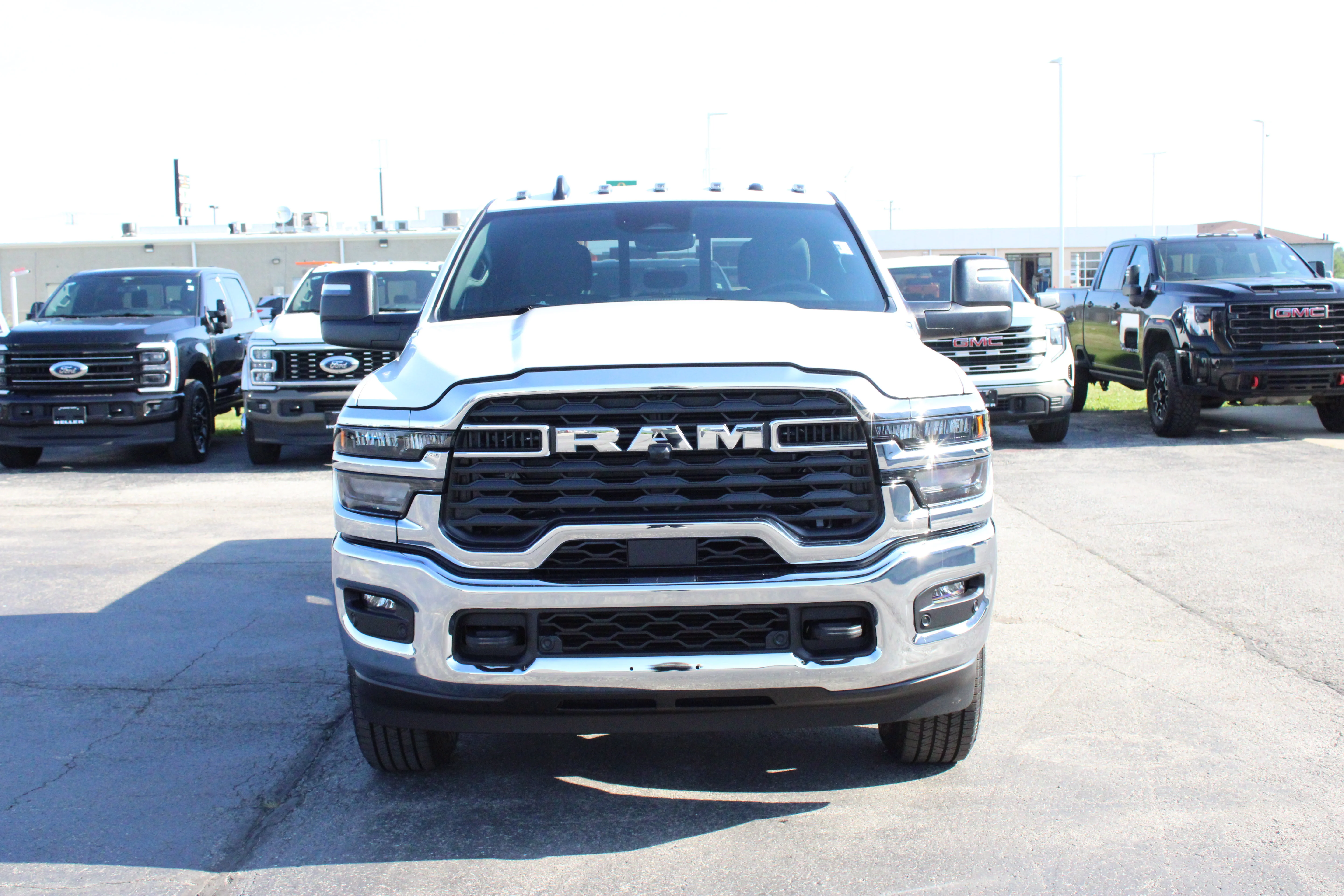 New 2026 Bright White Clear-Coat Exterior Paint RAM Tradesman image 3