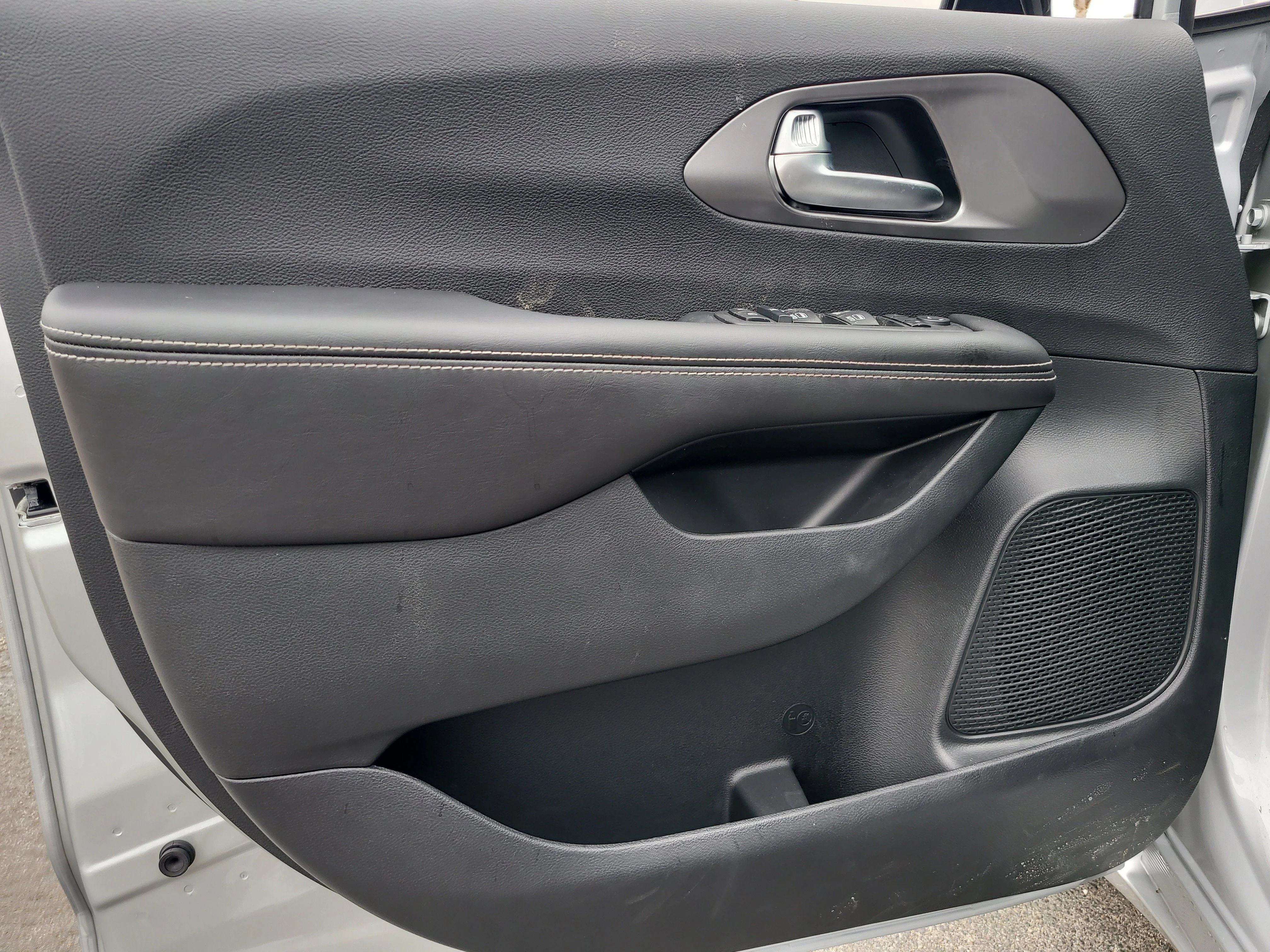 New 2026 Silver Mist Clearcoat Chrysler LX image 14