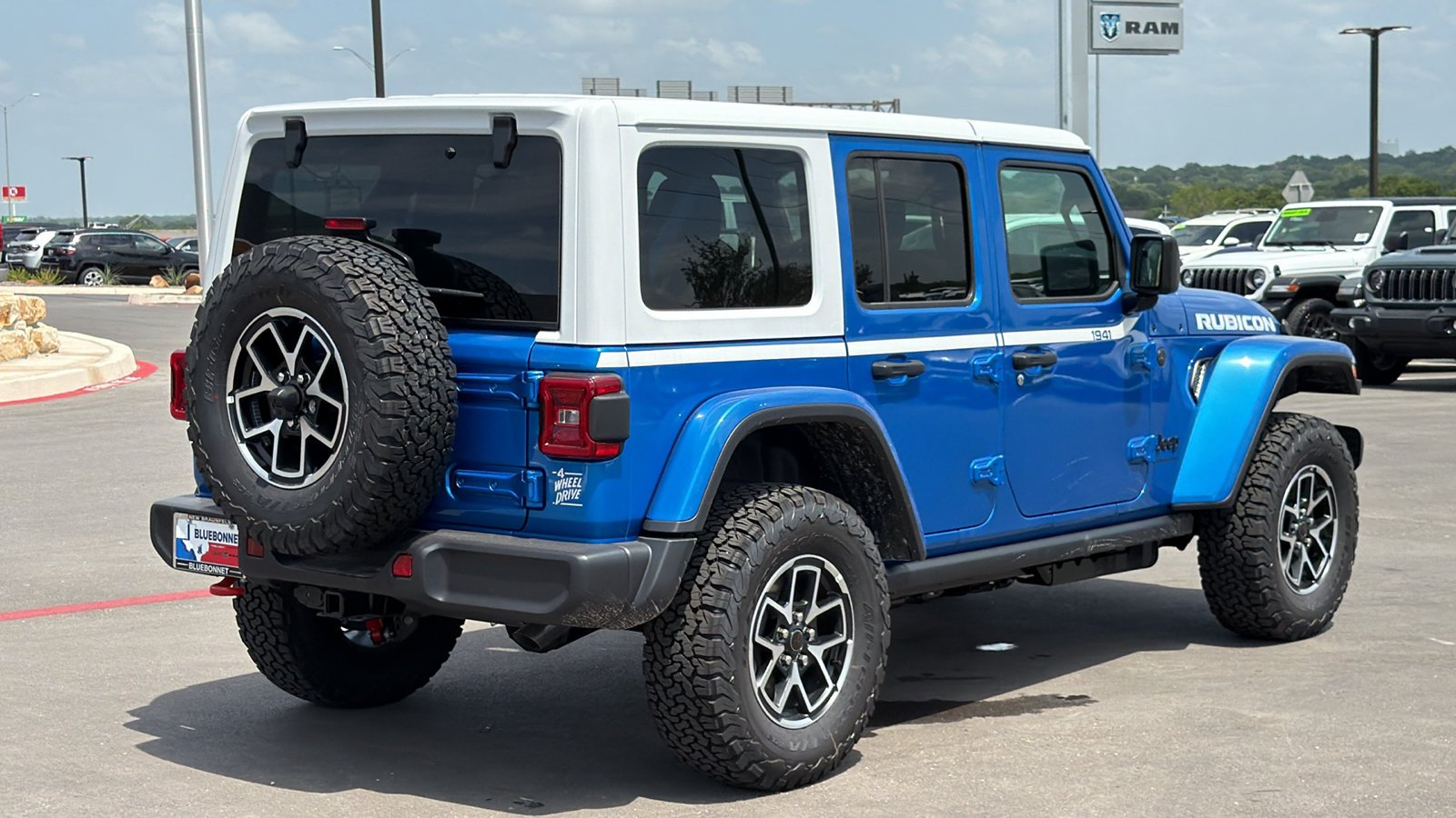 New 2026 Hydro Blue Pearl-Coat Exterior Paint Jeep Rubicon image 5
