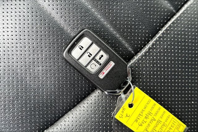 Used 2019 White Honda Touring image 37