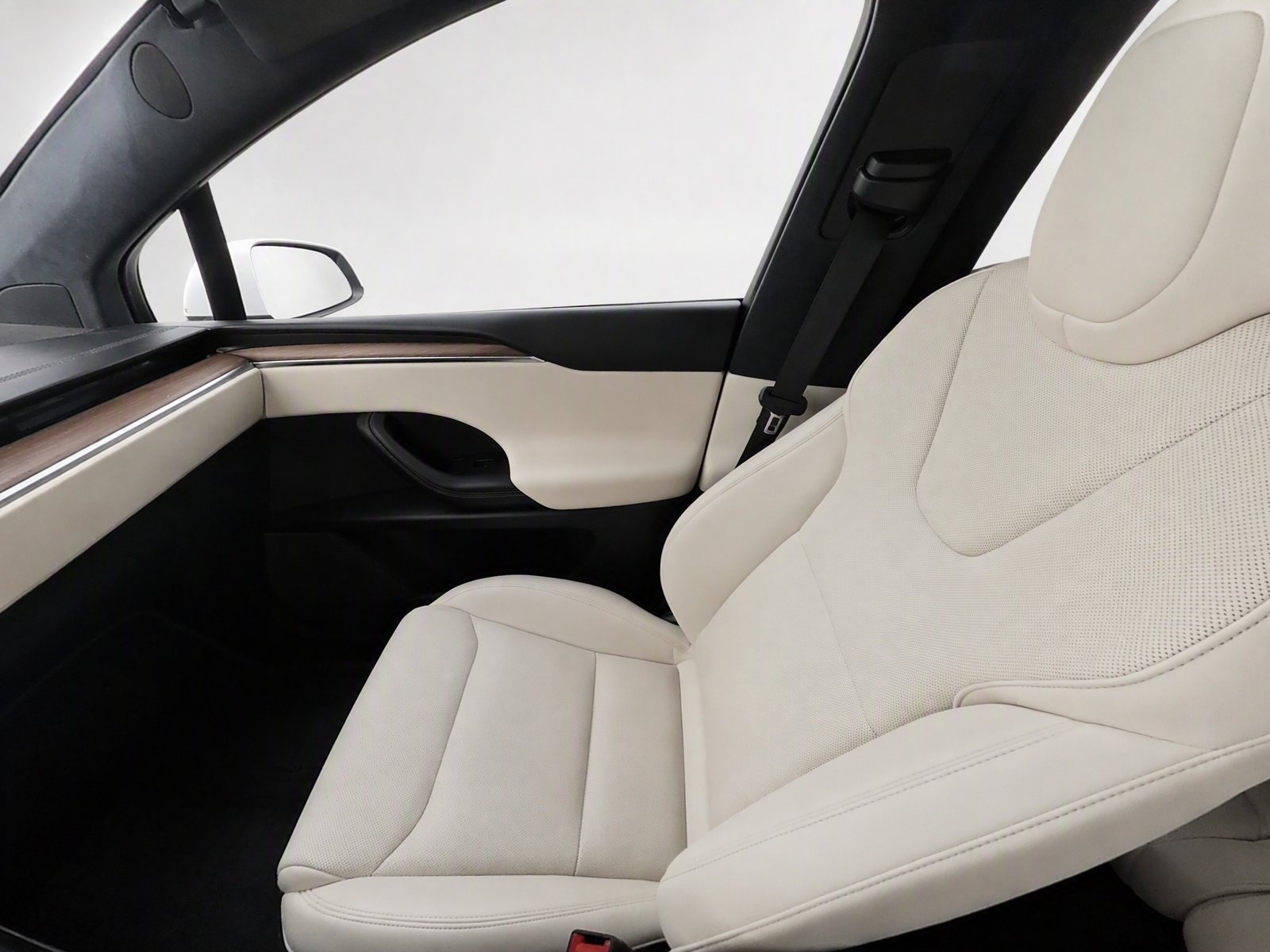 Used 2023 White Tesla NA image 14
