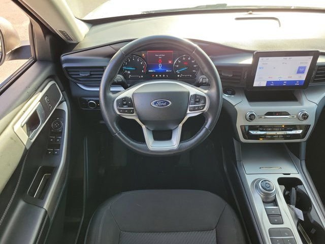 Used 2023 White Metallic Ford XLT image 17