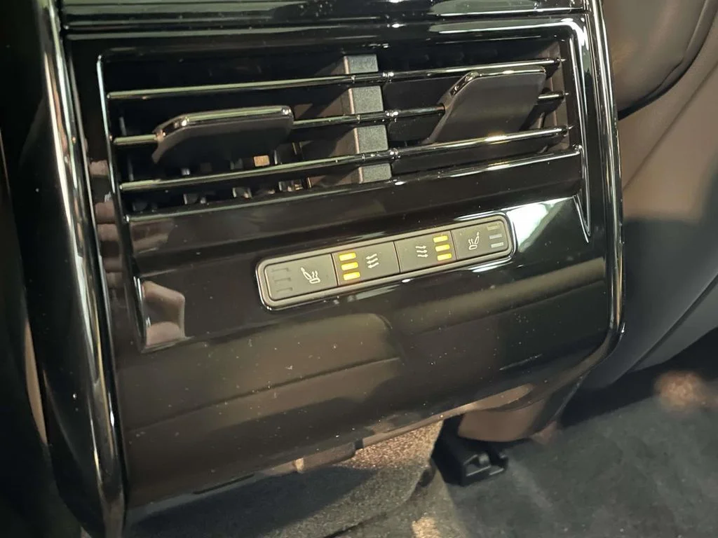 New 2026 Santorini Black Land Rover SE image 21