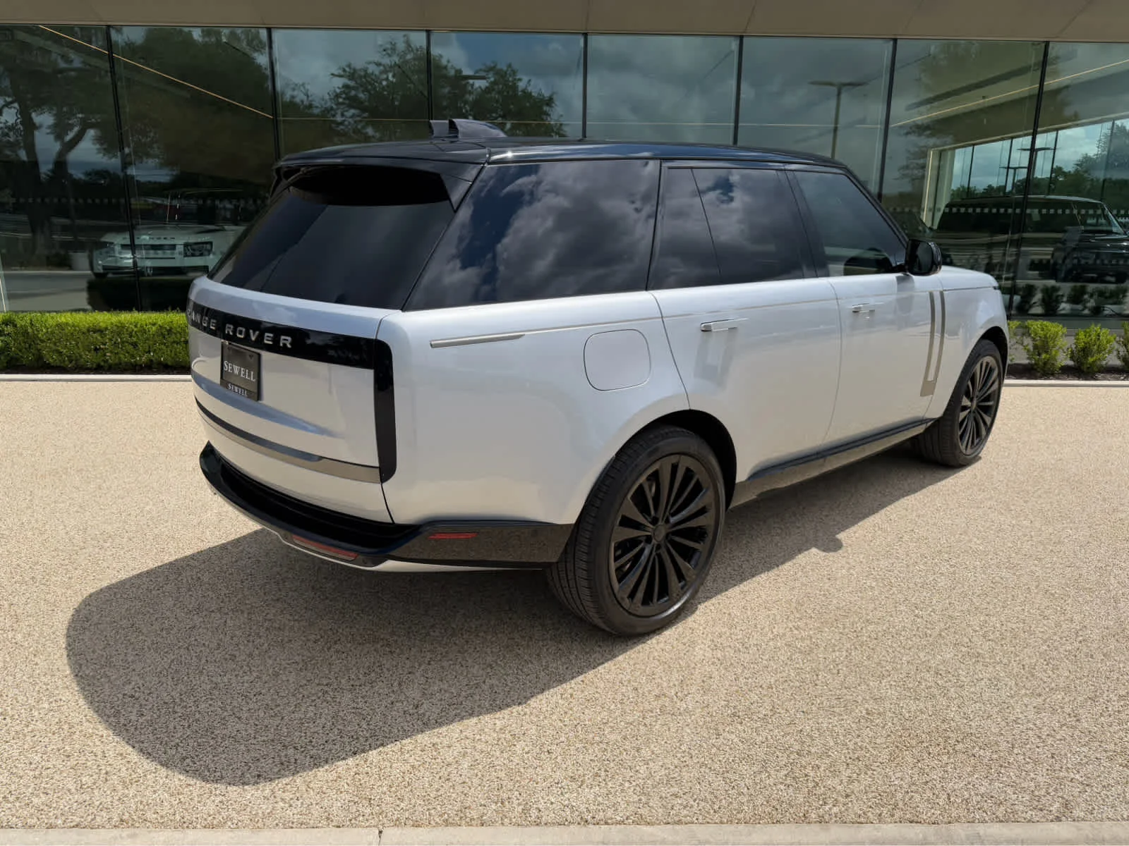 2025 Land Rover Range Rover SE - Photo 7