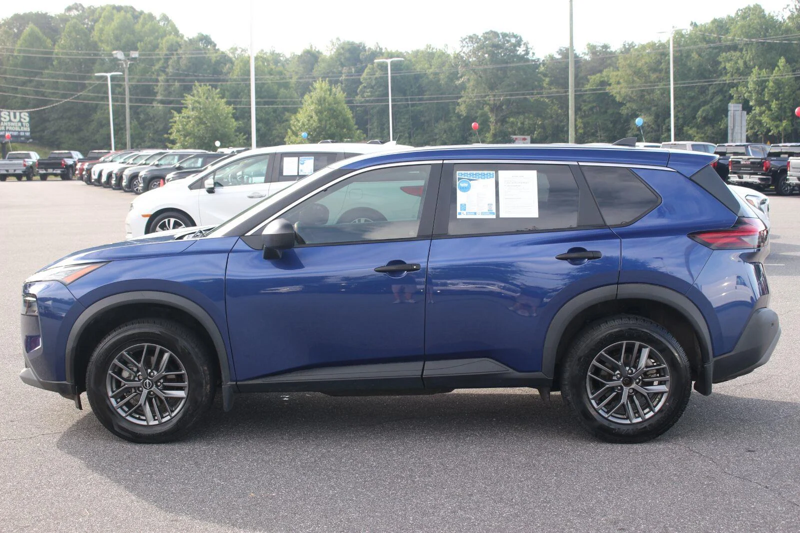 Used 2023 Blue Nissan S image 4