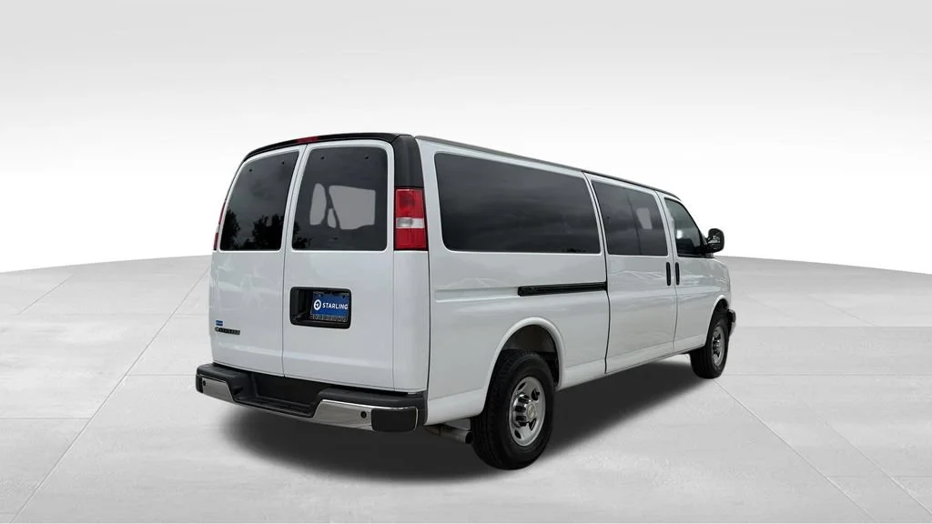 Used 2025 Summit White Chevrolet 1LT image 9