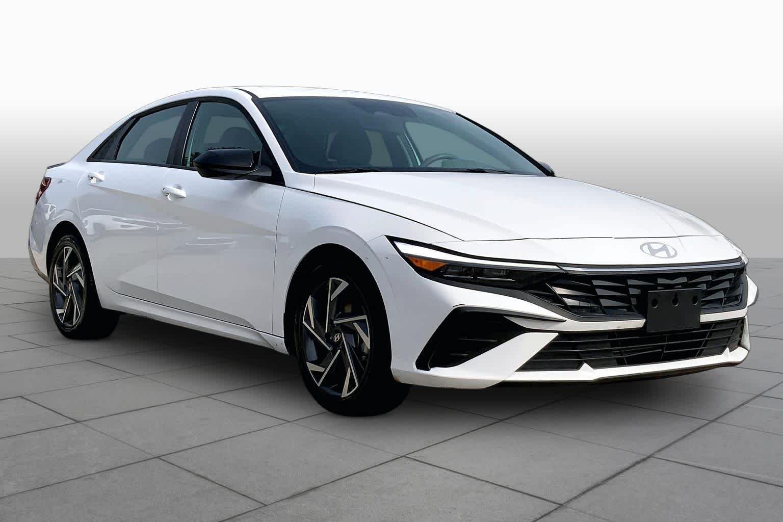 Used 2025 Serenity White Hyundai SEL Sport image 3
