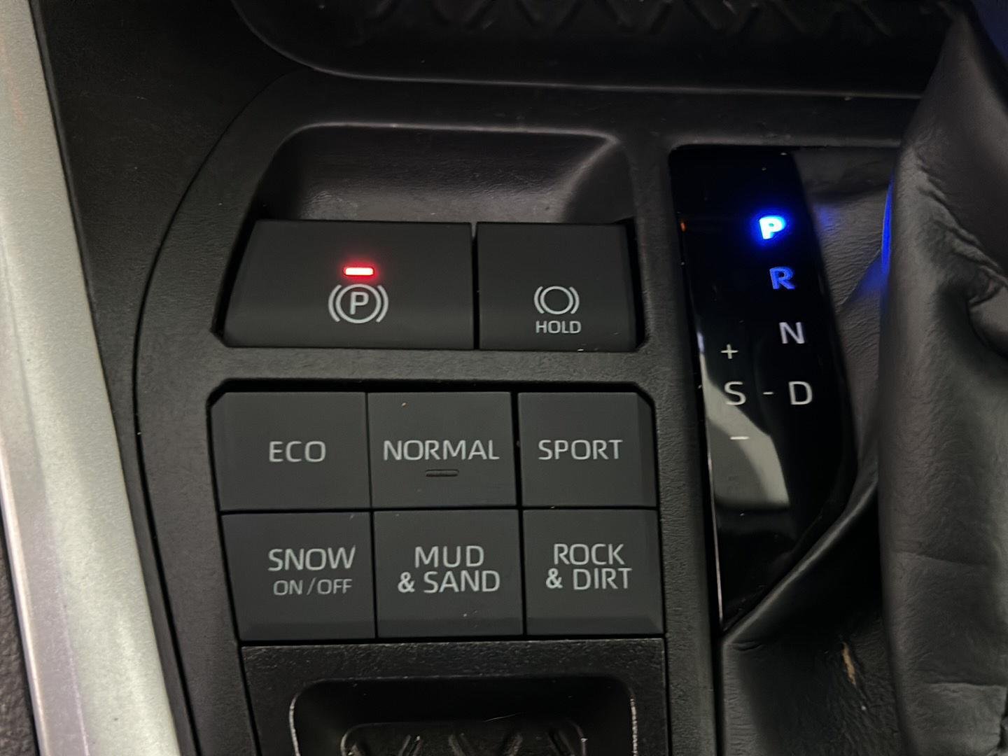 Used 2023 Ice Cap Toyota LE image 23