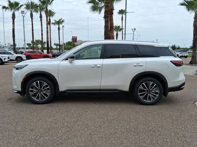 New 2027 RADIANT WHITE INFINITI Luxe FWD image 3