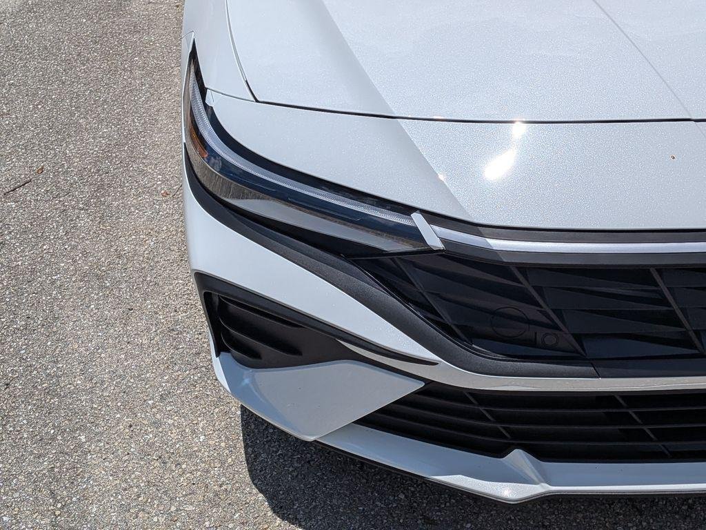 New 2026 White Hyundai SE image 7