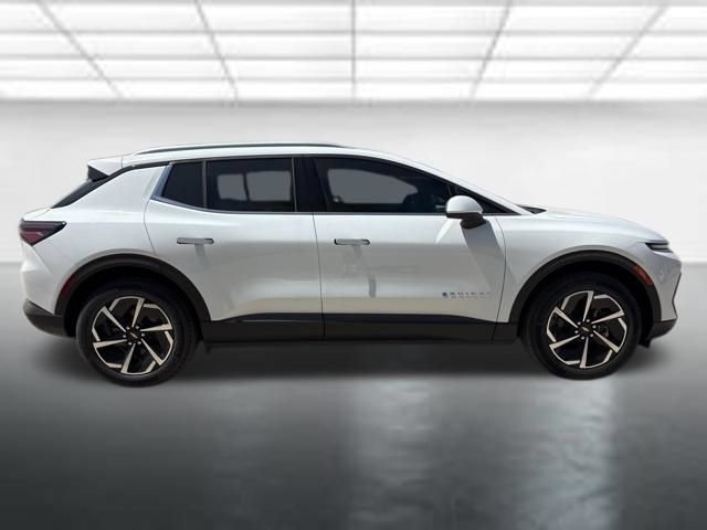 New 2026 Summit White Chevrolet LT image 30