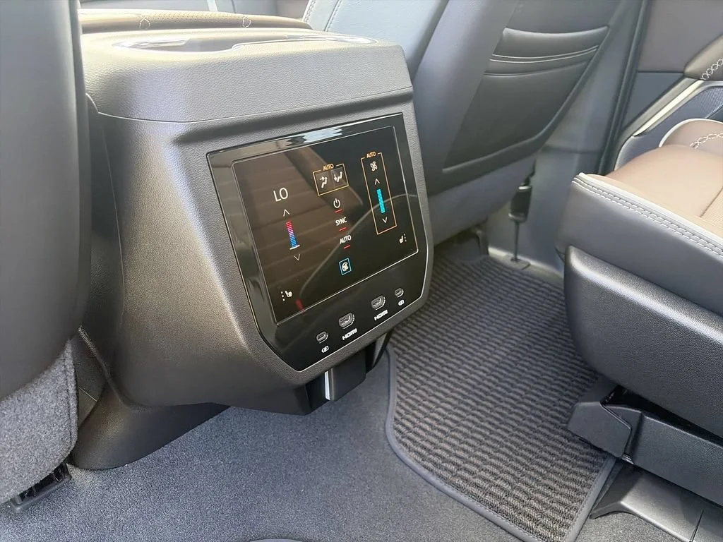 2026 GMC Yukon XL Denali Ultimate - Photo 27