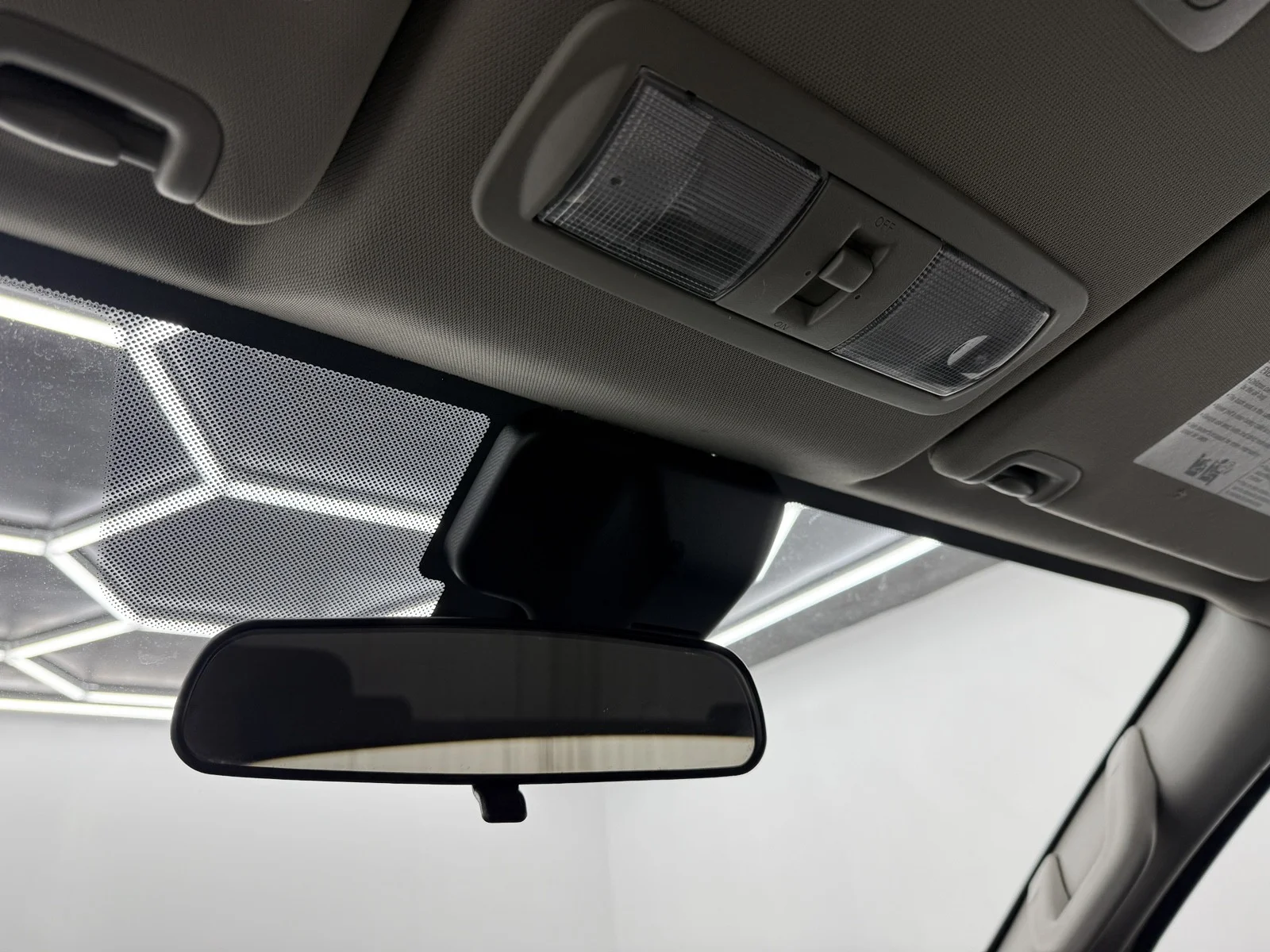 Used 2024 Glacier White Nissan S king cab 4x2 image 21
