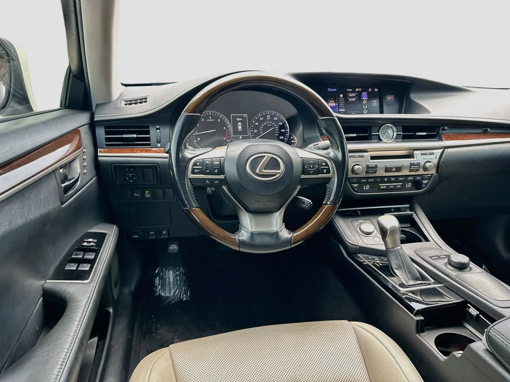 Used 2016 White Lexus 350 image 22