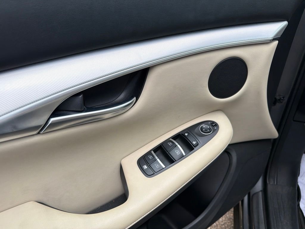 Used 2020 Gray INFINITI LUXE image 13