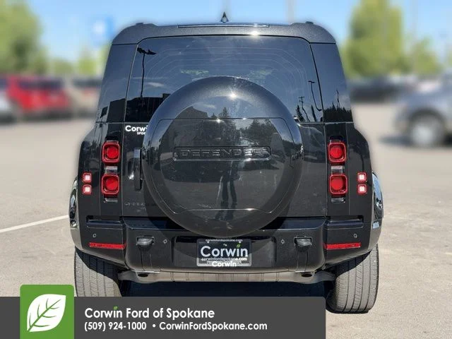 Used 2025  Land Rover X-Dynamic SE image 17