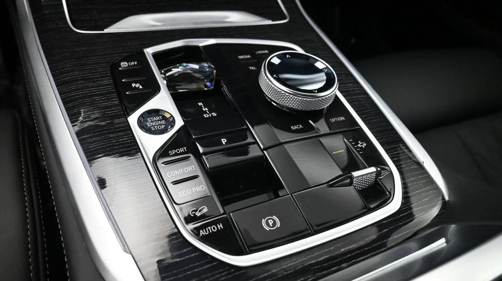 2025 BMW X7 M60i - Photo 25