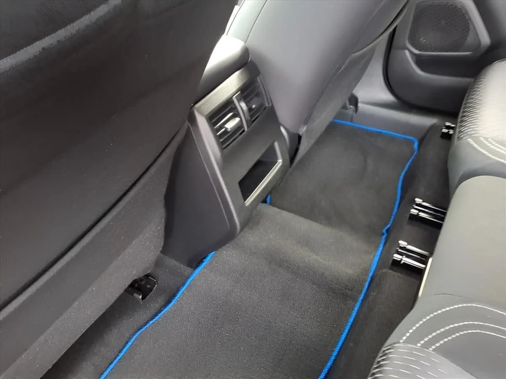 2025 Mitsubishi Outlander Plug-in Hybrid ES - Photo 12