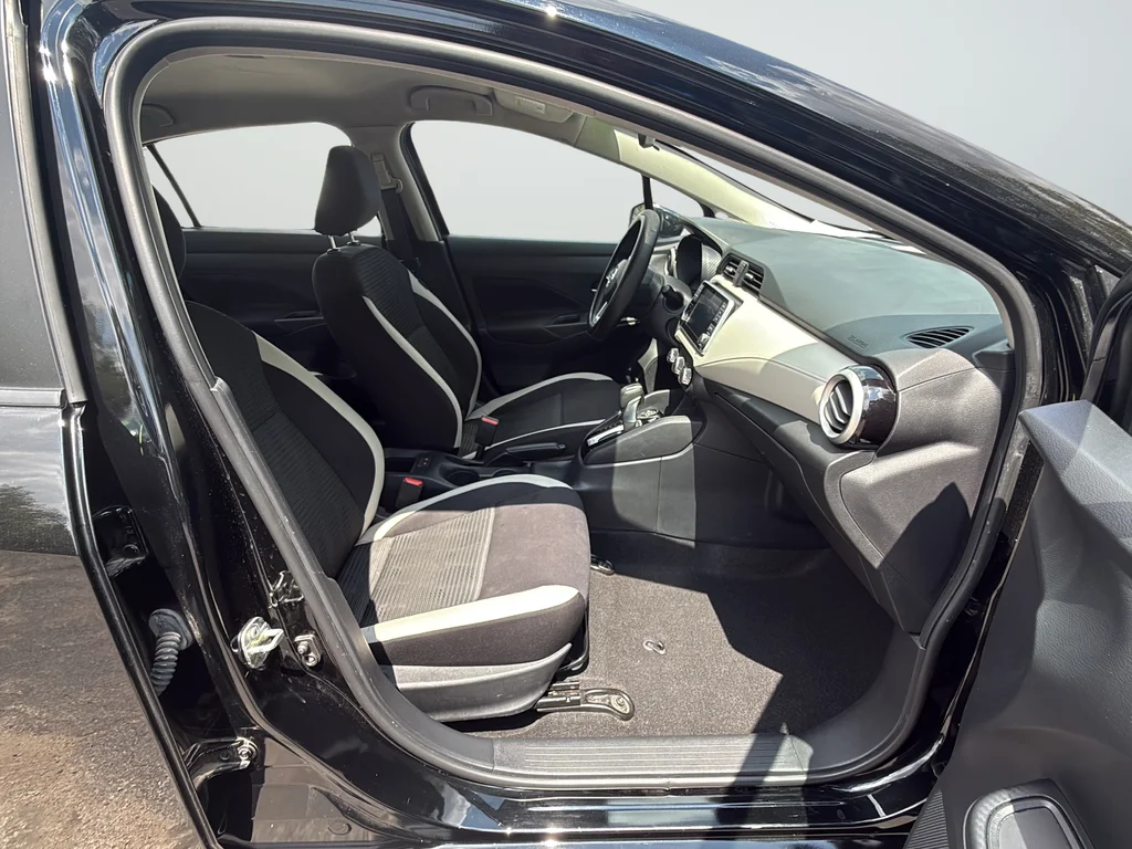 Used 2021 Black Nissan 1.6 SV image 12