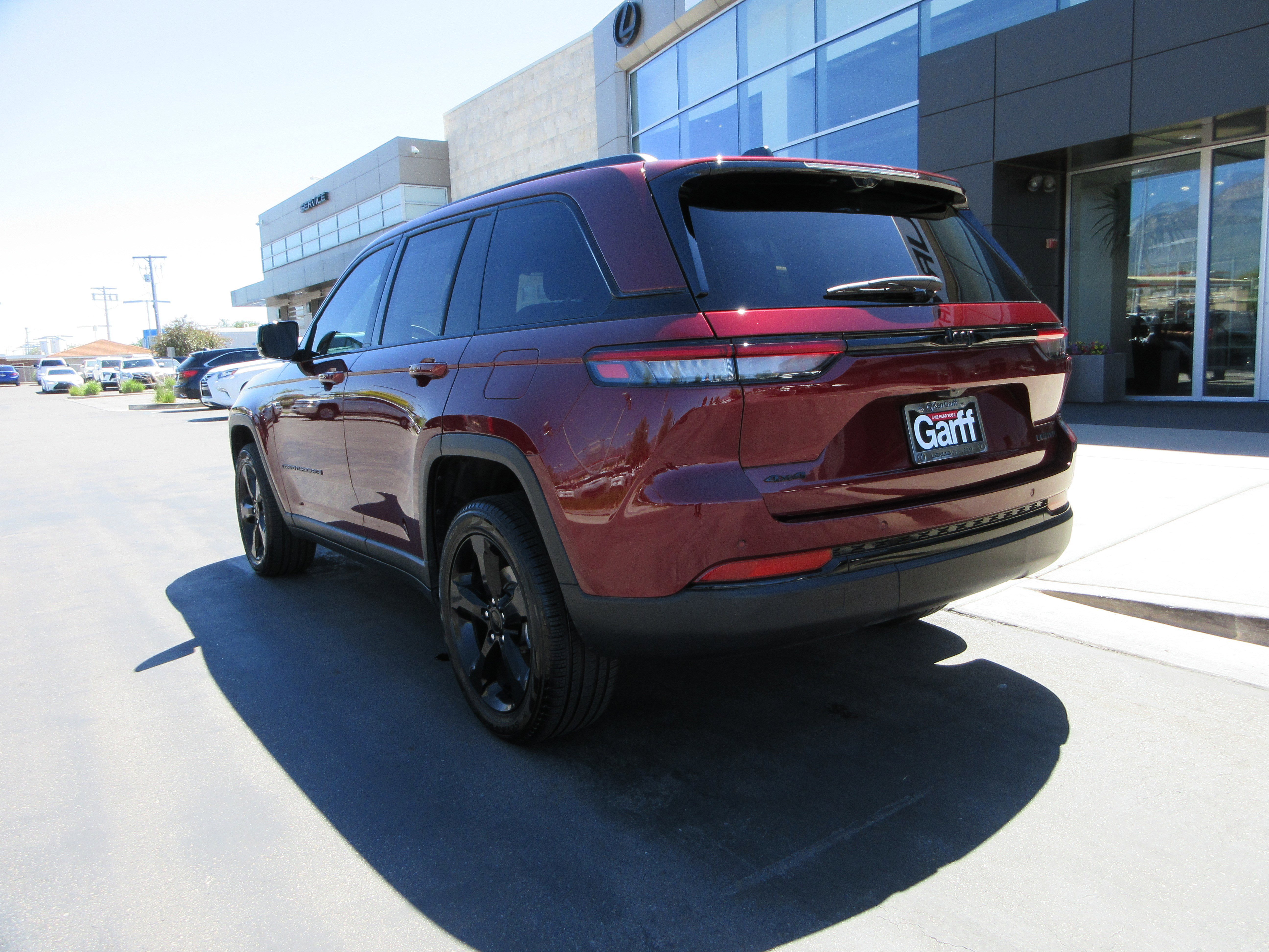 Used 2024 Velvet Red Pearlcoat Jeep Limited image 5