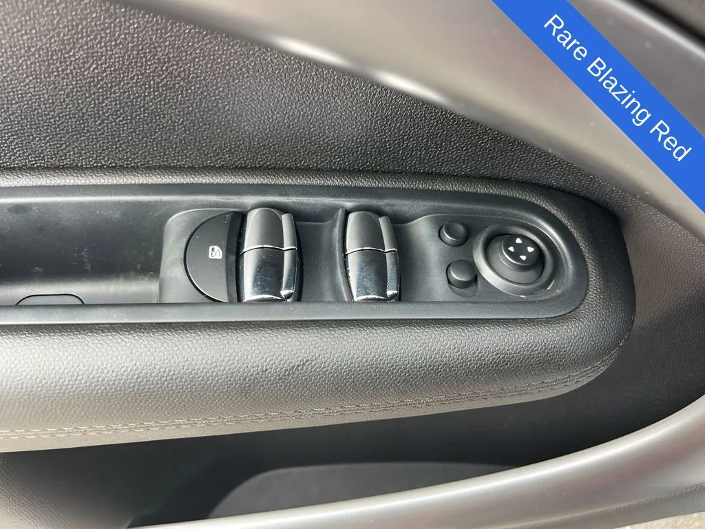 Used 2013  MINI S image 26