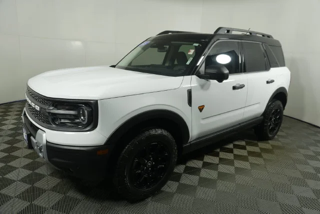 Certified Used 2025 Oxford White Ford Badlands image 7