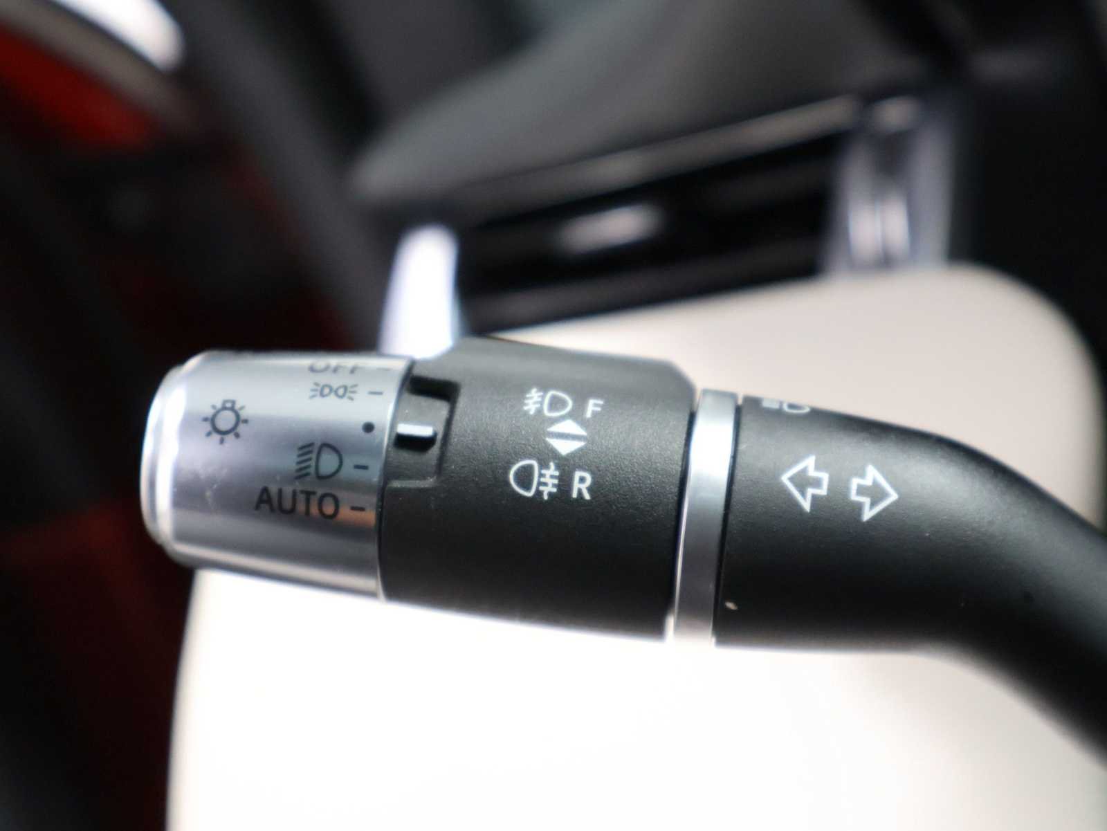Used 2022  Land Rover S R-Dynamic image 29