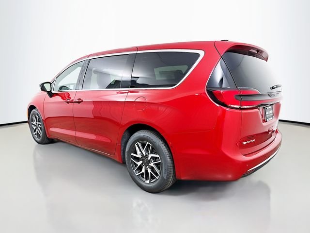 New 2027 Red Hot Pearl-Coat Exterior Paint Chrysler Limited image 5