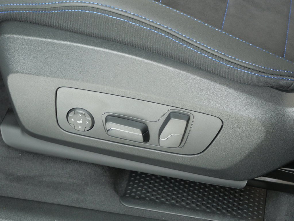 New 2027 Space Silver Metallic BMW M35i image 36