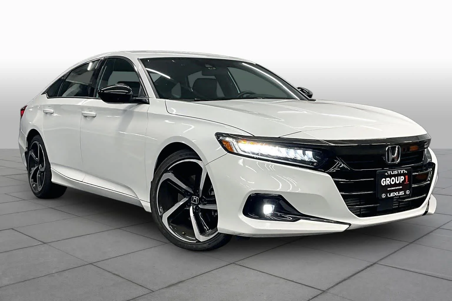 Used 2022 Platinum White Pearl Honda Sport image 3