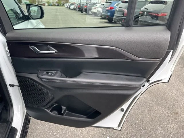 Used 2023 White Jeep Altitude image 13
