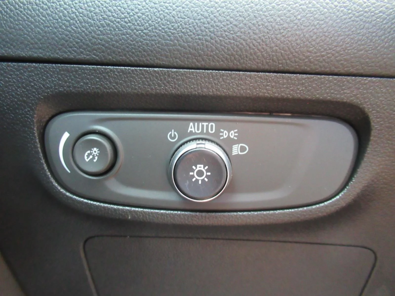 Used 2025 Blue Buick Sport Touring image 23