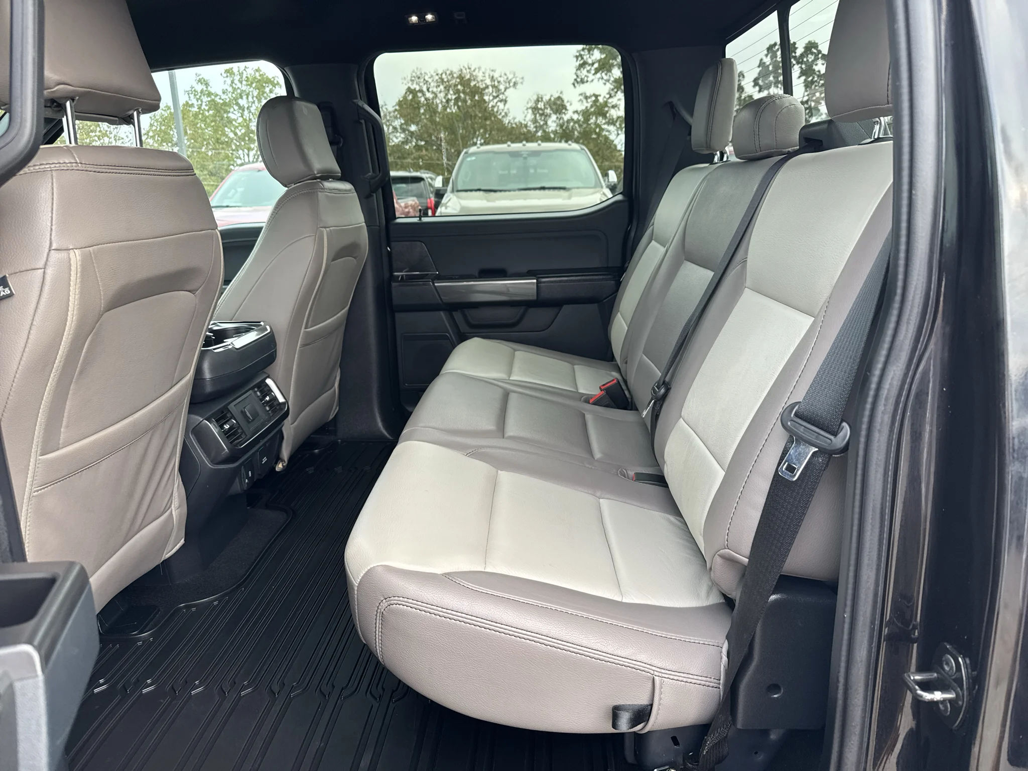 Used 2023 Agate Black Metallic Ford XLT image 11