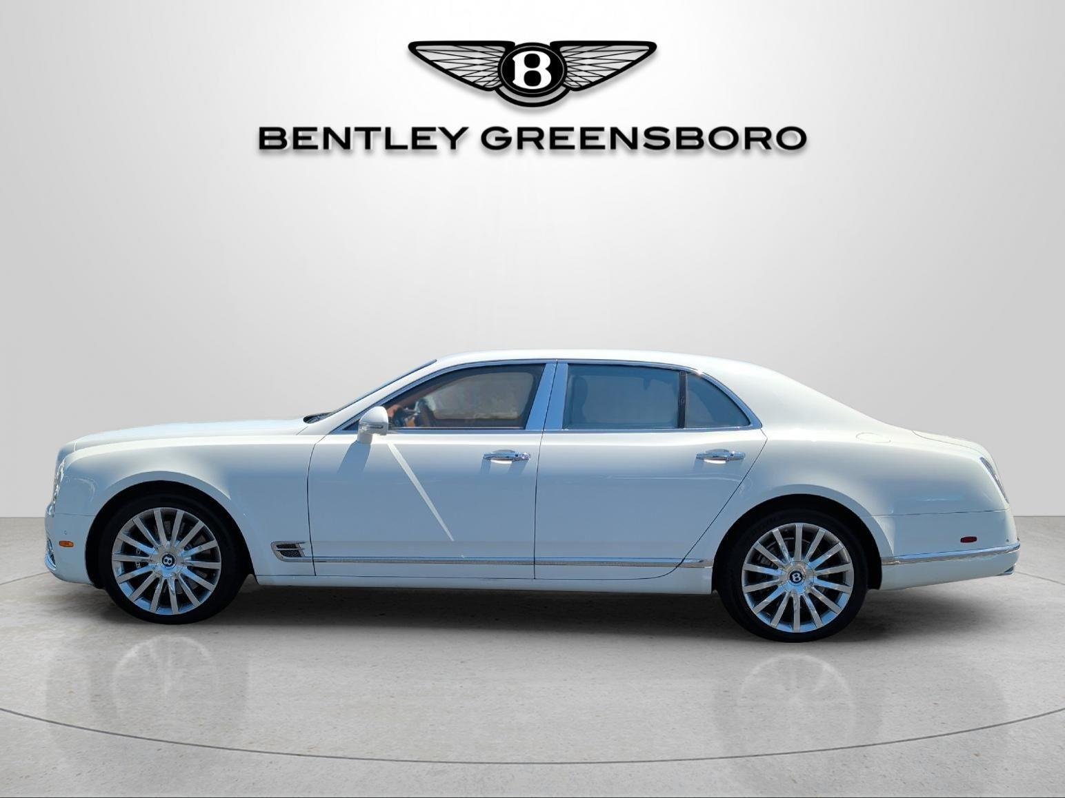 Used 2017 Glacier White Bentley Base image 5