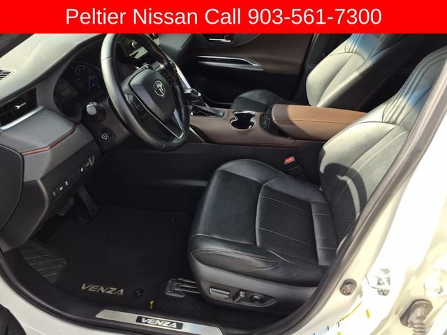 Used 2021 White Toyota XLE image 19
