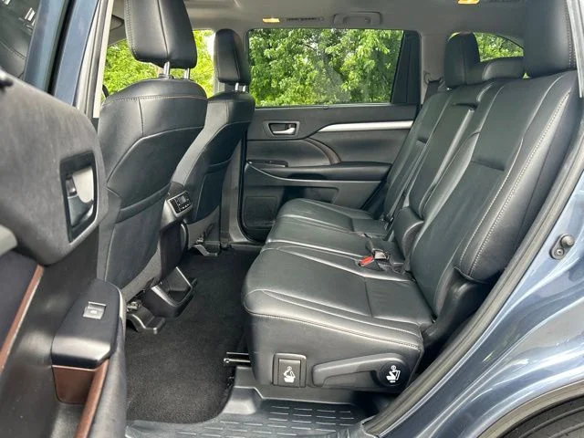 Used 2019 Blue Toyota XLE image 26