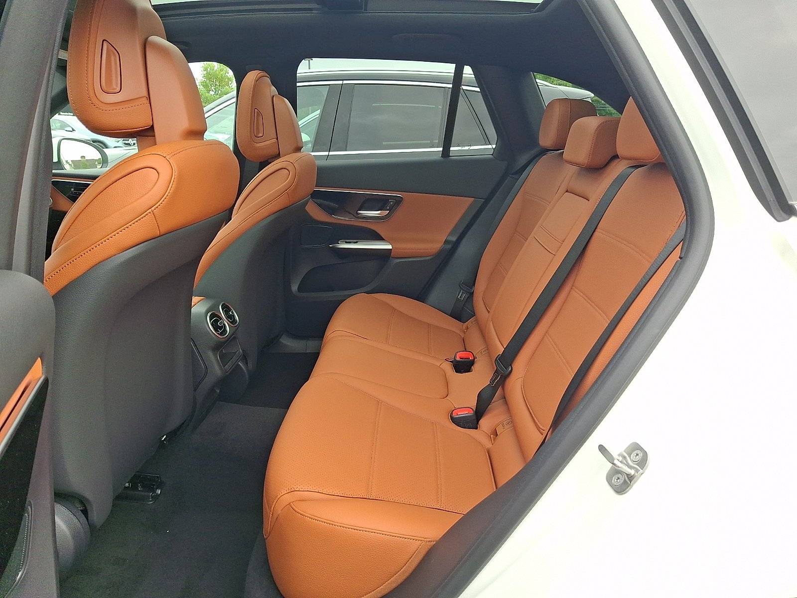 New 2027 Polar White Mercedes-Benz GLC 300 image 6