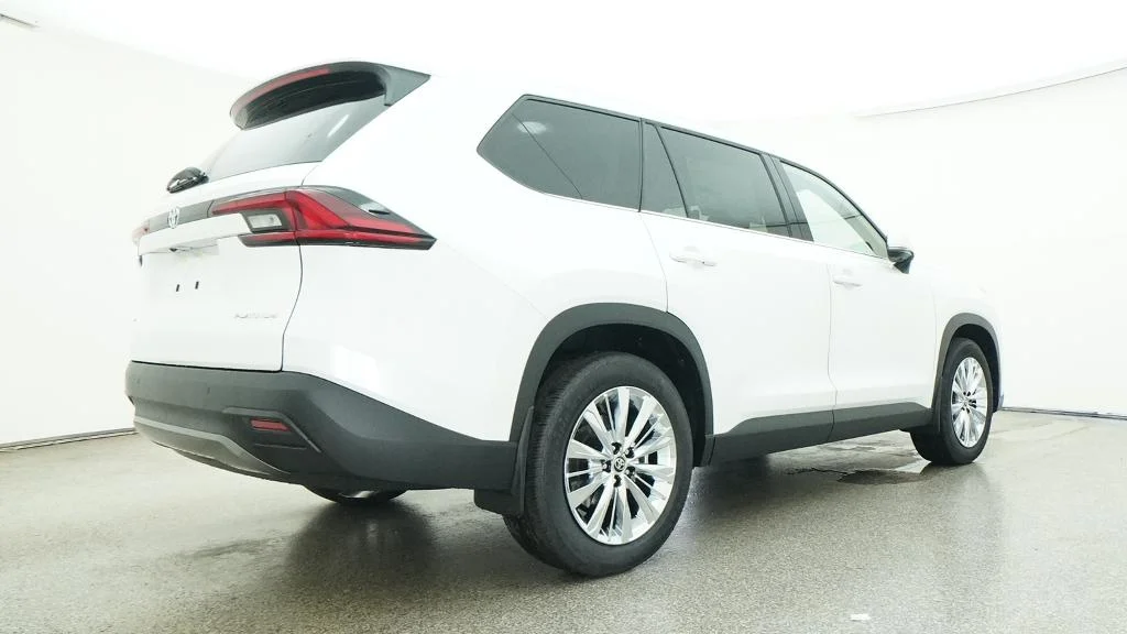 New 2026 Wind Chill Pearl Toyota Platinum image 17